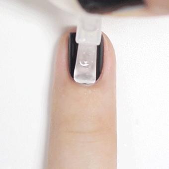 适合黄黑皮裸色指甲油,4款显手白的指甲油颜色淡粉色