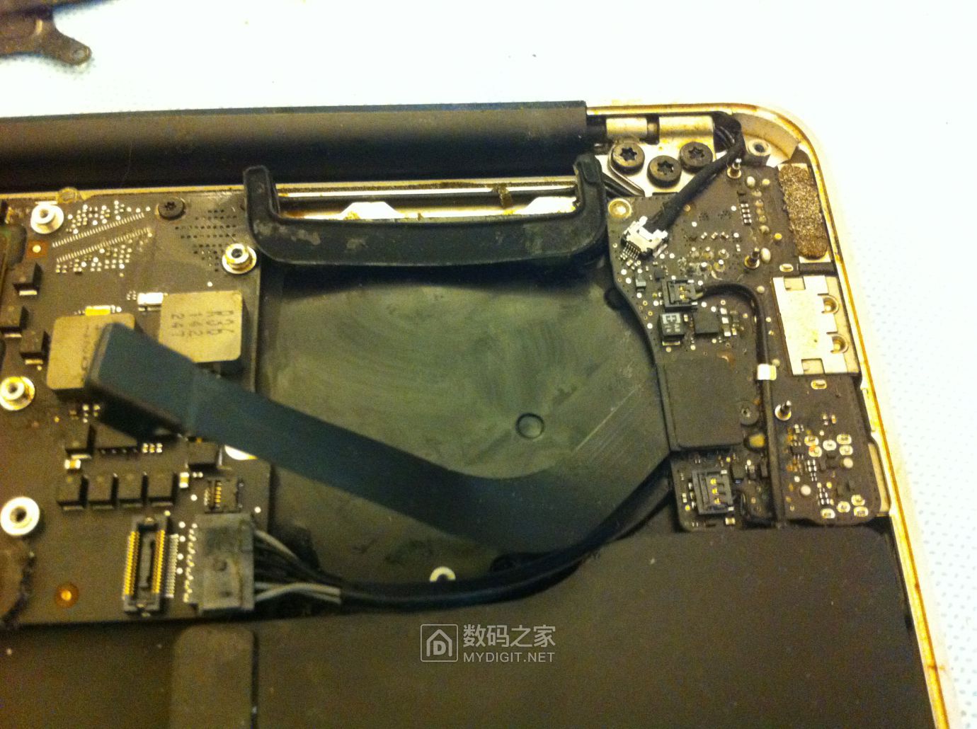 苹果笔记本macbookair7999,苹果笔记本11.6寸macbookaira1370