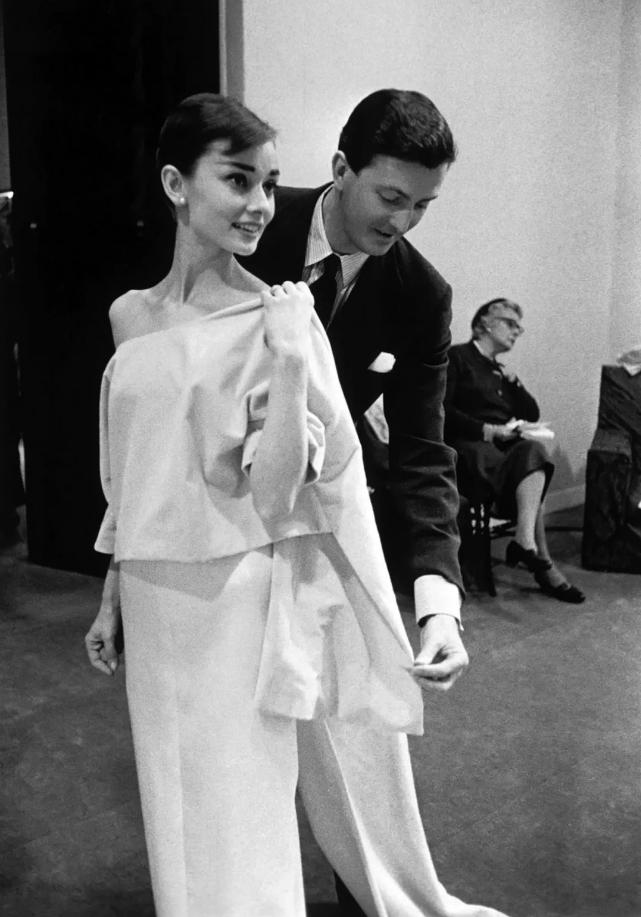 纪梵希四宫格散粉新款,2015纪梵希李宇春秀场