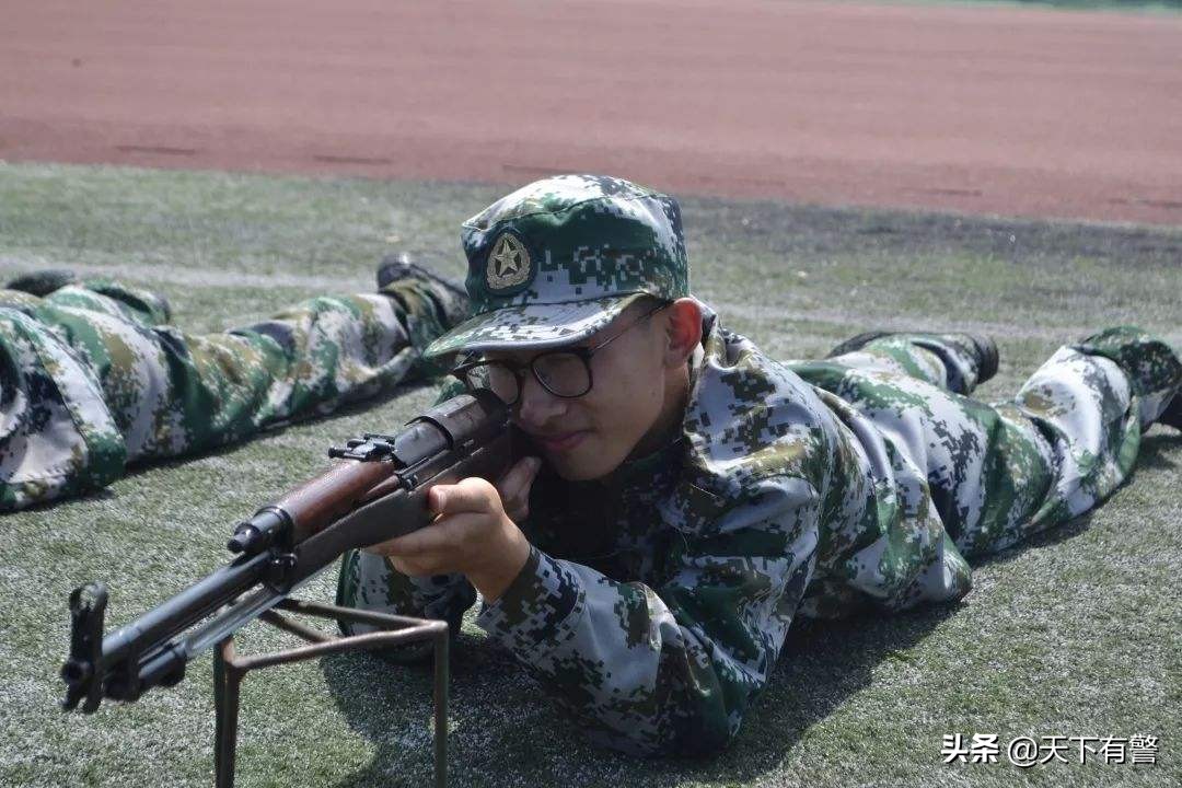 真正的军事训练跟军训有区别吗,中国军训是为了什么全民皆兵