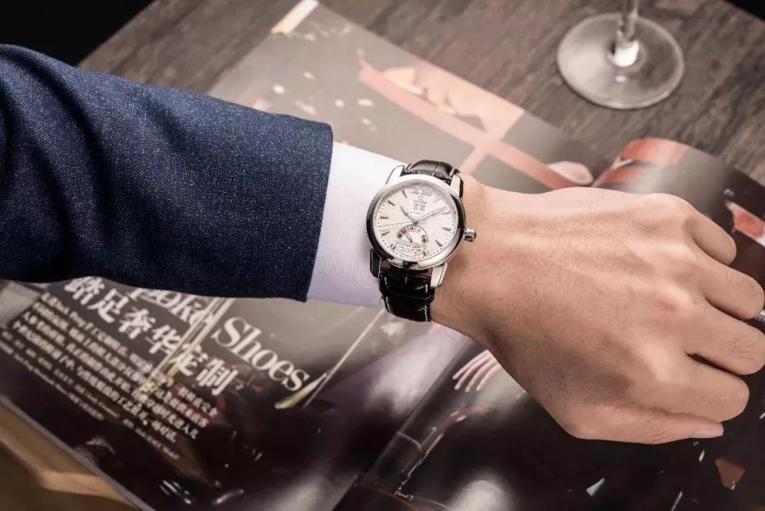 万元适合年轻人戴的表,30岁男人戴什么手表2万左右新表