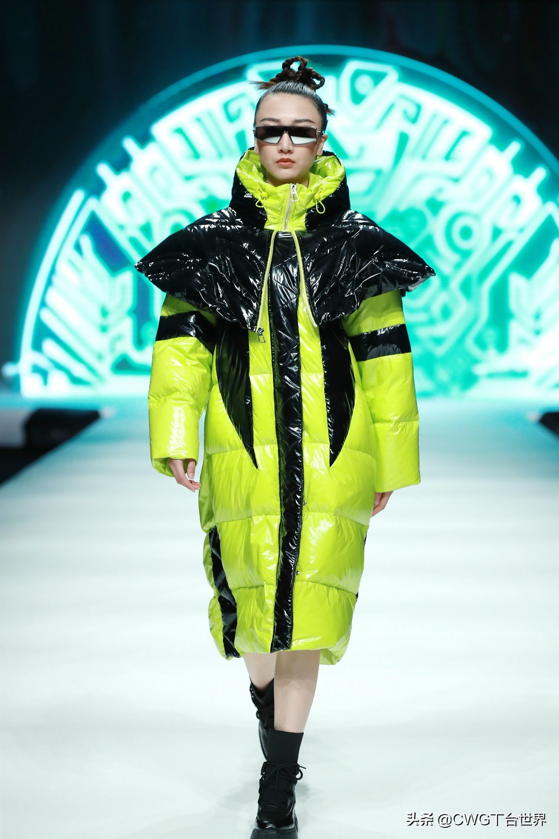 亦帛时尚羽绒服是品牌吗,亦帛时尚2021冬羽绒服发布会