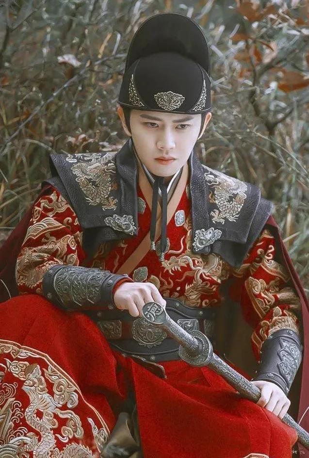 厚刘海和稀刘海哪个好看,厚刘海和八字刘海