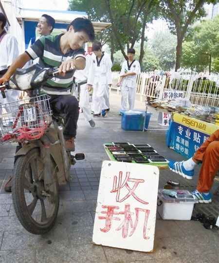 为什么手机一拆机就坏,路边高价回收手机的套路揭秘