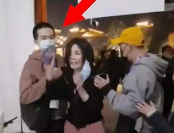 王菲谢霆锋高调秀恩爱久违的同框,曝王菲谢霆锋现状