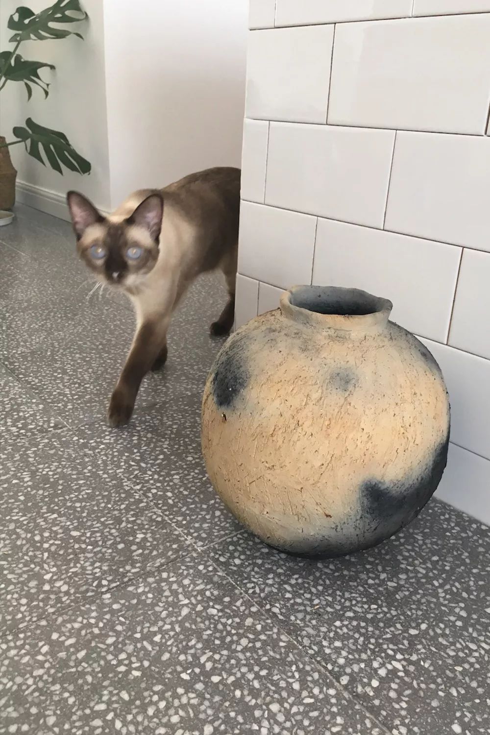 用水泥砌橱柜,用粘土做迷你橱柜