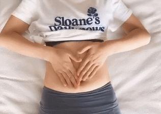 给吃撑的人做按摩,吃饱帮助消化动作