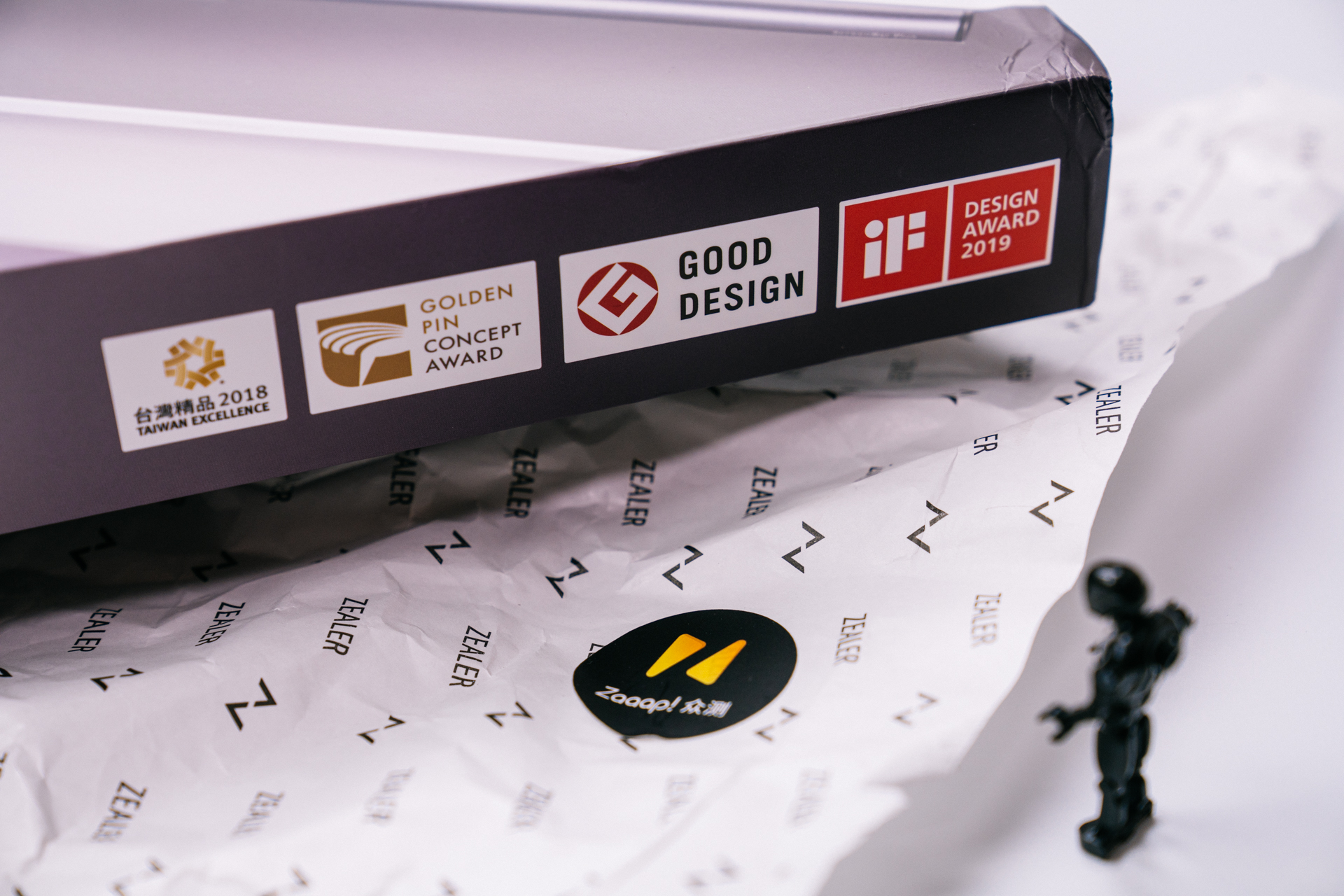 明基screenbar智能屏幕挂灯评测,明基screenbar夜晚挂灯