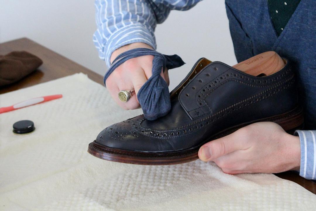 夏季皮鞋养护小知识,没有鞋油皮鞋护理小妙招