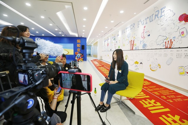 被支付宝一亿砸中锦鲤女孩,被支付宝砸中的锦鲤女孩