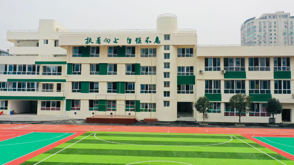 初中生点赞学校,初中优秀毕业生感恩母校