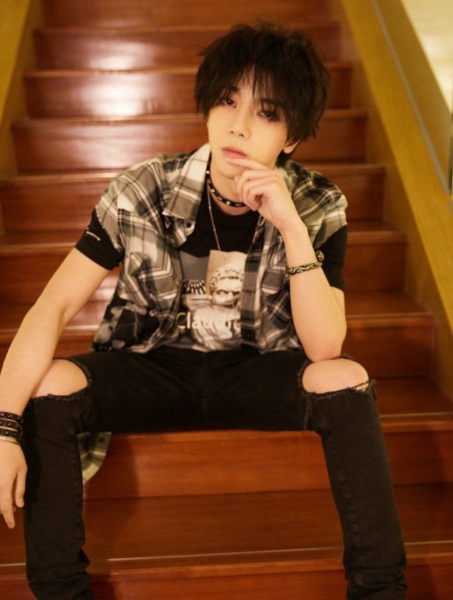 华晨宇发型变化全过程,华晨宇发型为啥变化这么快