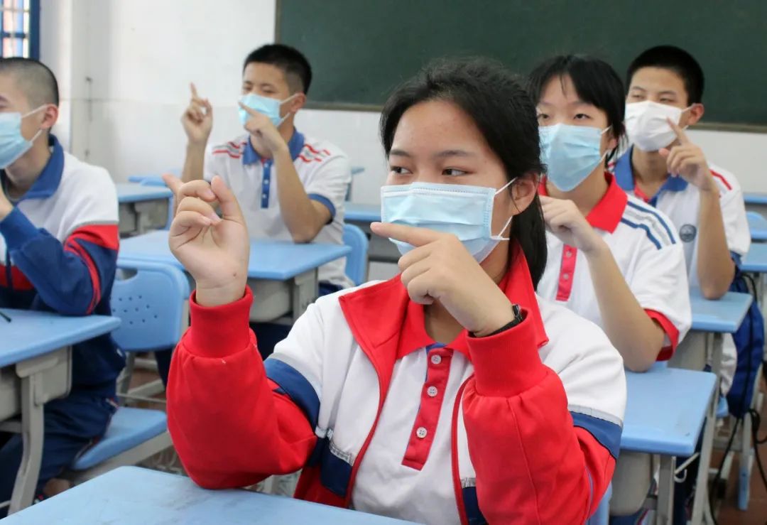 现场直击开学的视频,直击全国多地中小学开学