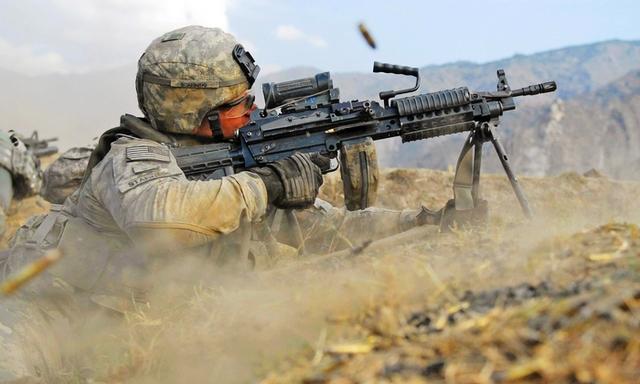 m249机枪和m16真实对比和平精英,和平精英m249和m416哪个好