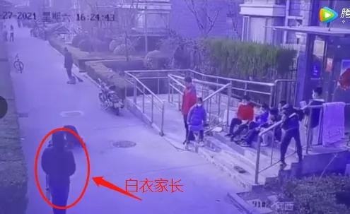 有视频!事发通州!孩子打架家长“插脚”?