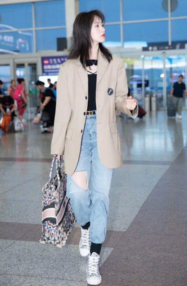 袁冰妍穿高腰牛仔裤vans,袁冰妍牛仔裤运动鞋