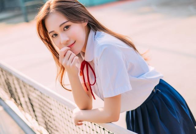 “脖子上的草莓印都不是一个人的”妻子一场同学聚会，毁了婚姻