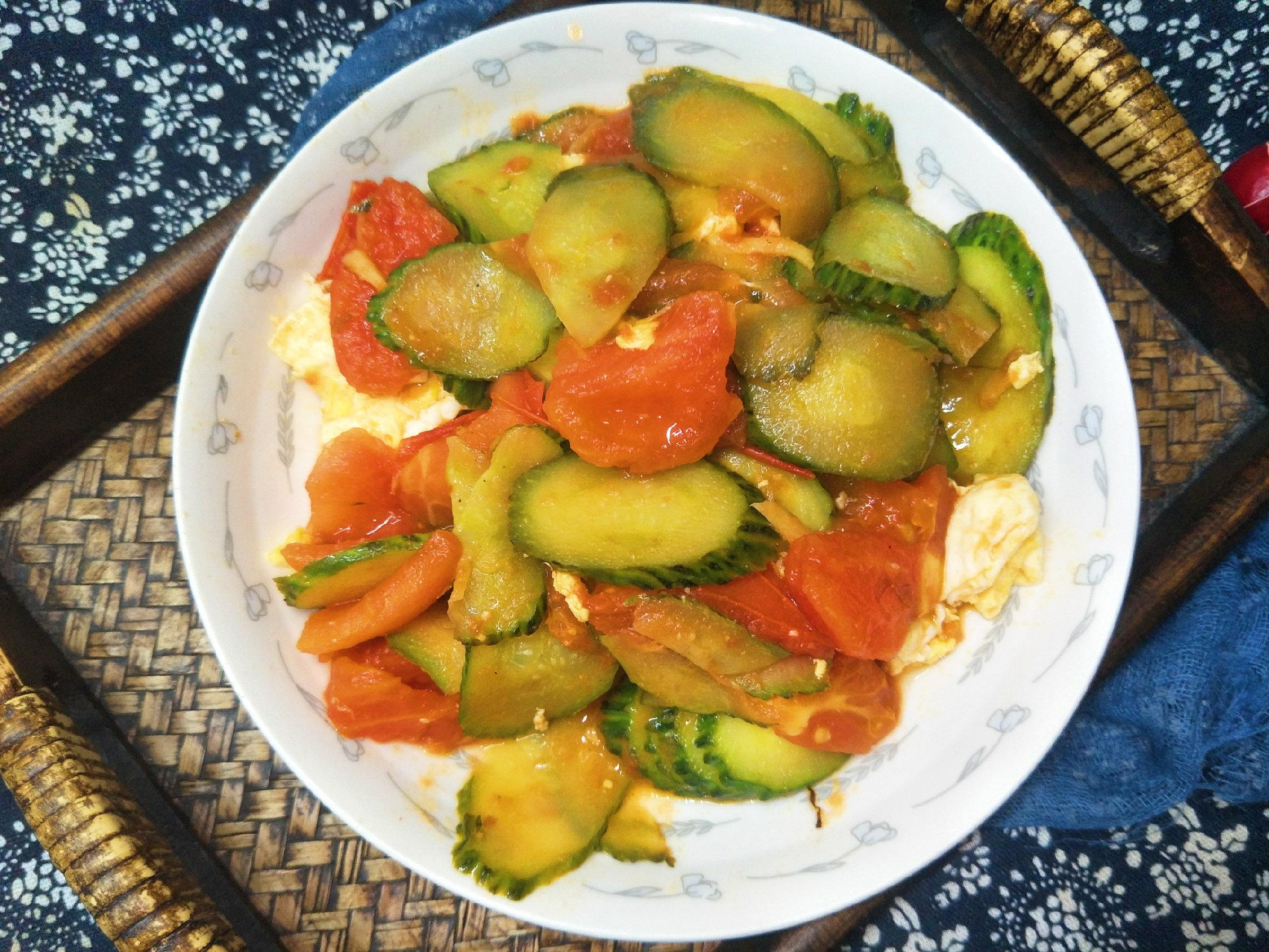 西红柿炒鸡蛋炒黄瓜的做法大全,西红柿炒黄瓜是怎么切