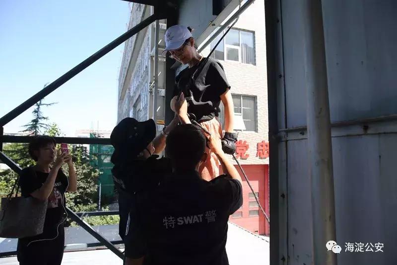 特警训练遭群众围观,特警魔鬼式训练