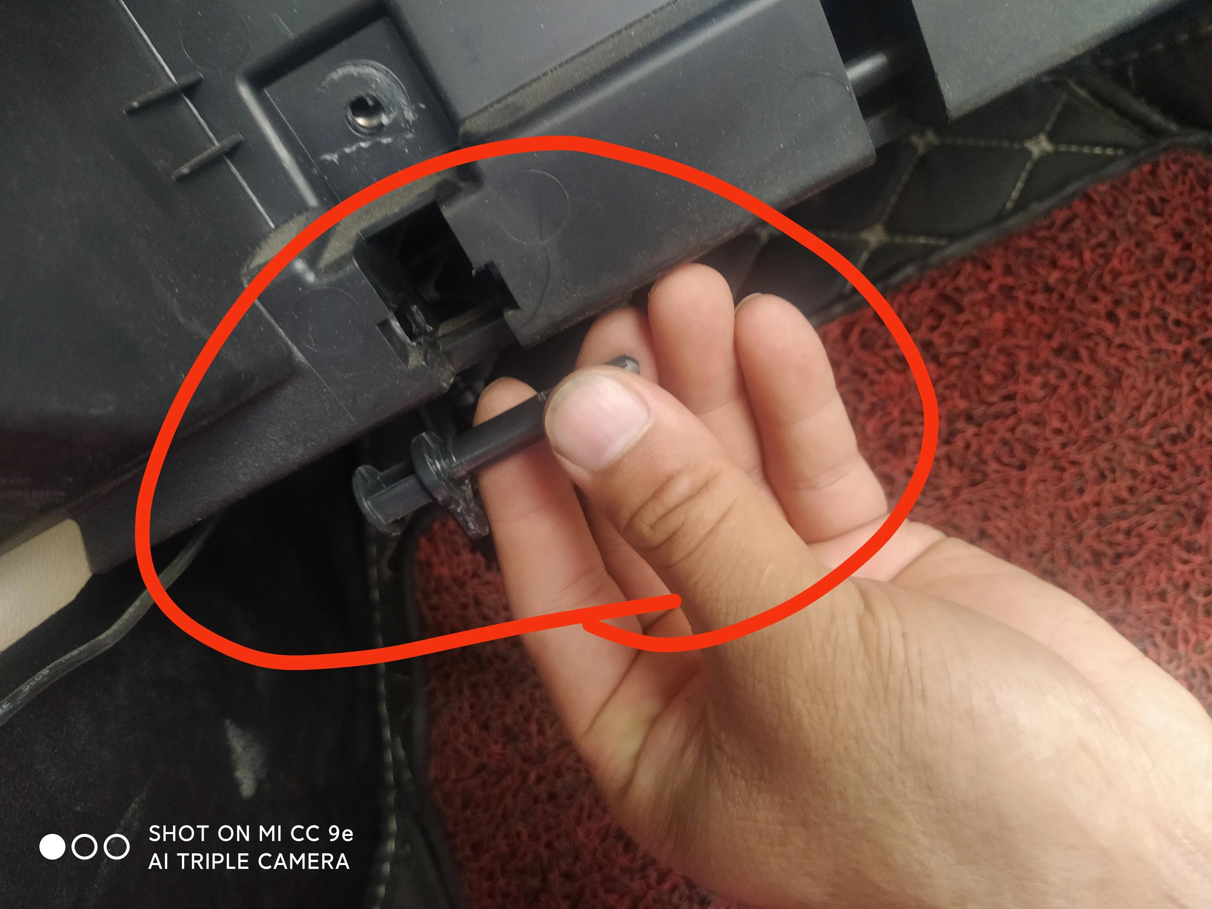 福睿斯手套箱卡扣拆卸,17年福睿斯副驾驶手套箱怎么拆