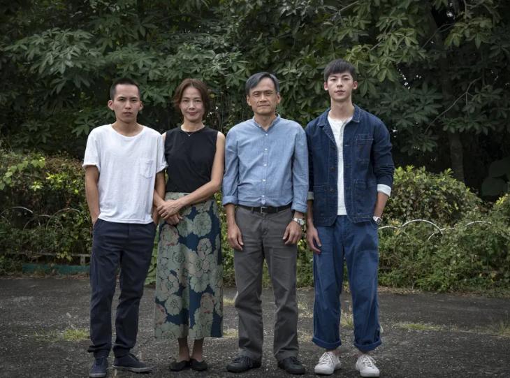 刺眼的光偏向的爱，《阳光普照》下无处可藏，亲情溢出是悲剧开始