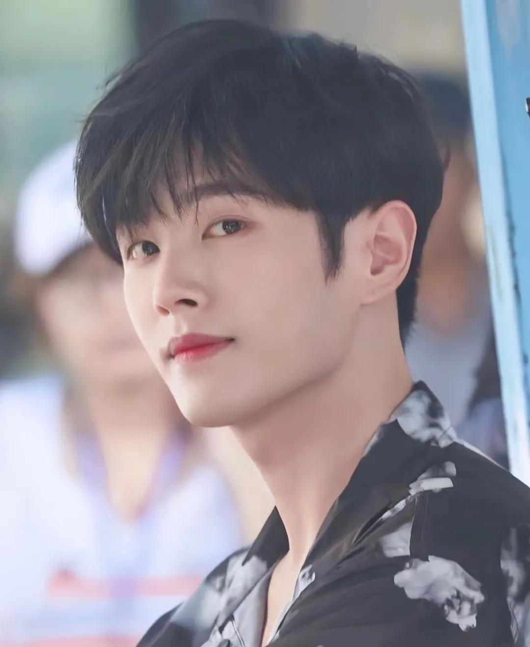 明星代言化妆品到底咋样,明星代言化妆品为什么不抹脸上