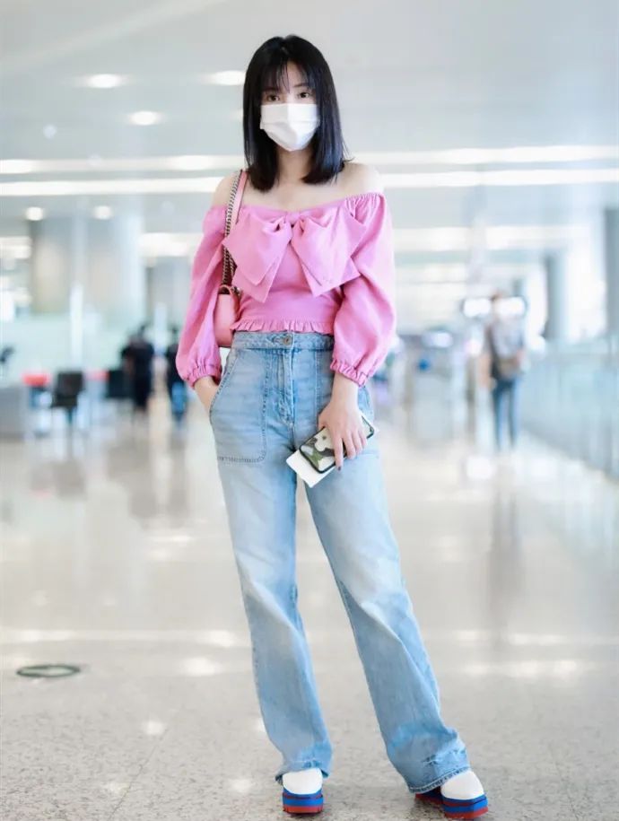 马丁靴怎样穿时髦新潮还显腿细呢,冬季马丁靴松糕鞋