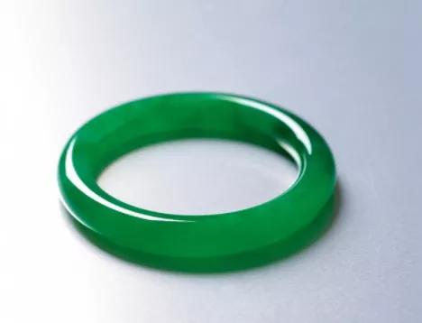 试戴手镯手痛怎么救治,翡翠手镯变形