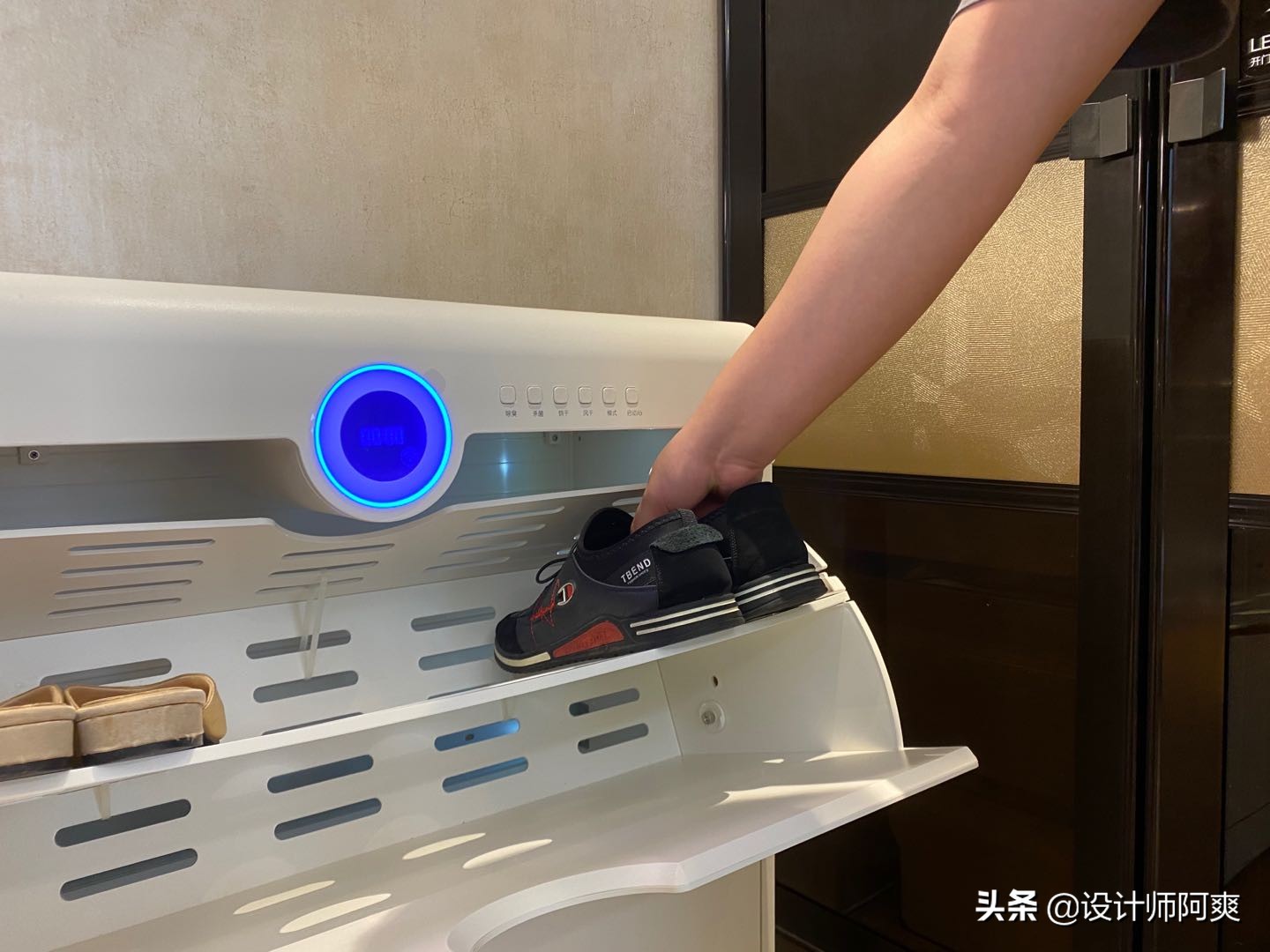家里买智能鞋柜到底是不是交智商税？阿爽小助理首期测评来啦