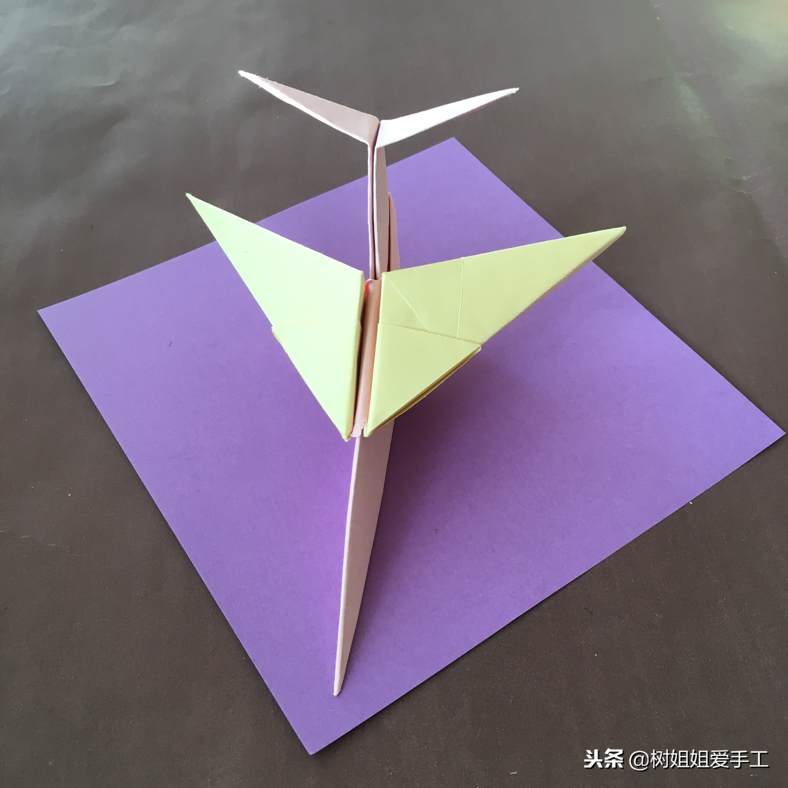 用一张长方形的彩纸做一个战斗机,用一张彩纸做世界公认最弱战斗机