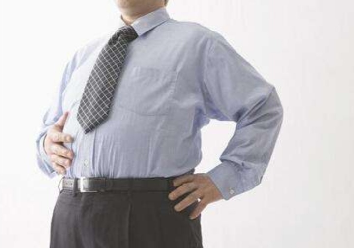 每天久坐不动用电脑，玩游戏腰酸背痛？教你几个简单动作迅速缓解