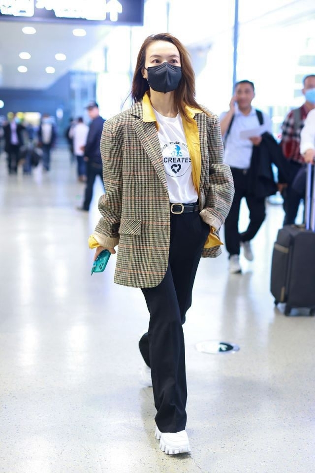 吴昕的秋冬时尚穿搭造型告诉你,吴昕穿西装的穿搭