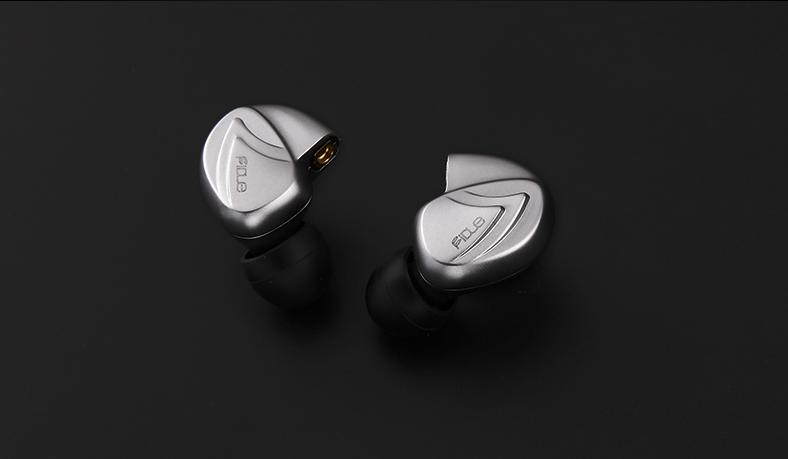 想买一个音箱应该怎么选 (音箱和耳机的差距)