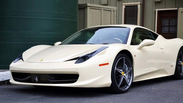 开法拉利街头搭讪视频,春熙路男子开法拉利搭讪美女