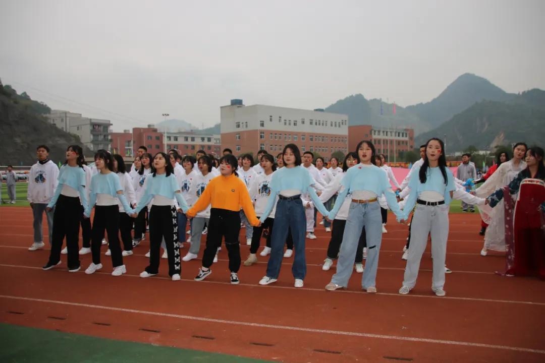 向日葵、比卡丘,嗨翻桐梓这些学校