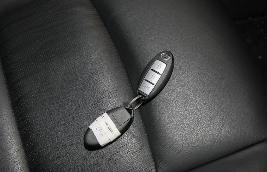 天籁防盗系统一直响钥匙失灵,天籁可以启动但是遥控没起作用