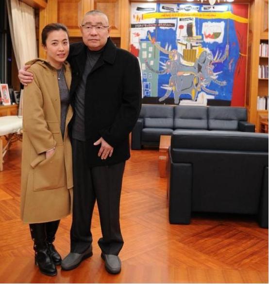 甘比回应刘銮雄帮李嘉欣联系医生,甘比牵手刘銮雄现状