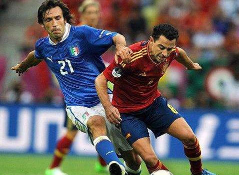 他入选“改变足坛史19人”，重新定义了后腰，是足坛最优雅的球员