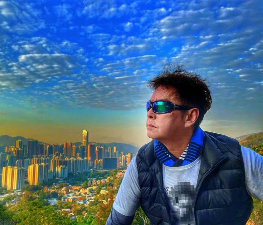 周润发谭咏麟爬山视频,周润发带群星爬山视频