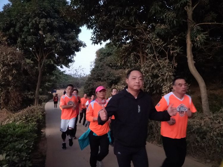 魅力深马，微马同行！六约微马助力深圳国际马拉松