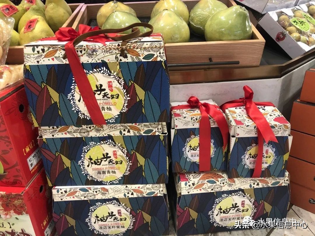 中秋节前，走访两家水果零售店，水果标准化在这里体现的淋漓尽致