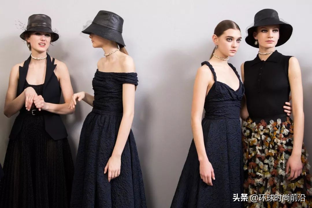 适合冬季脸大显脸小的帽子 (大圆脸适合什么帽子秋冬)