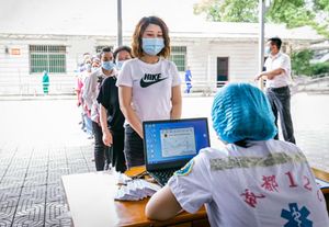 成都第一家!新川外国语对食堂员工做核酸检测:全部合格