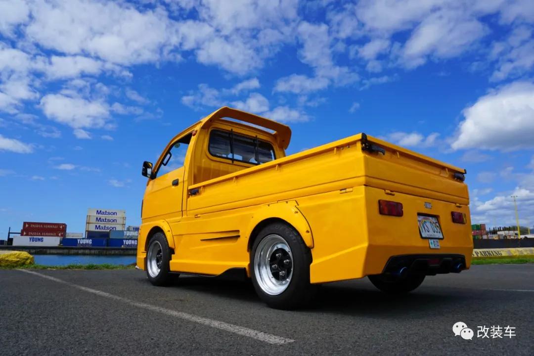 中置四驱五速手动的双门超跑，今晚我在秋名山等你