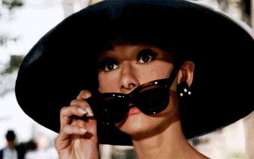 奥黛丽赫本跟玛丽莲梦露谁更美,奥黛丽赫本和玛丽莲梦露年轻照片