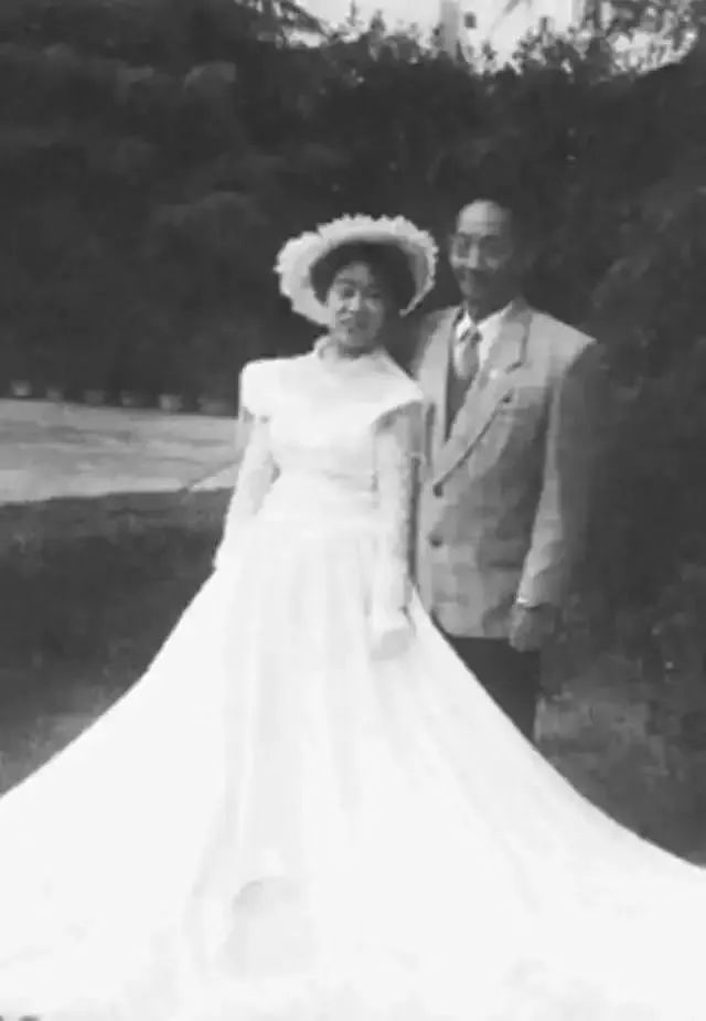 “闪婚”英语怎么说?跟flash闪电有关吗?