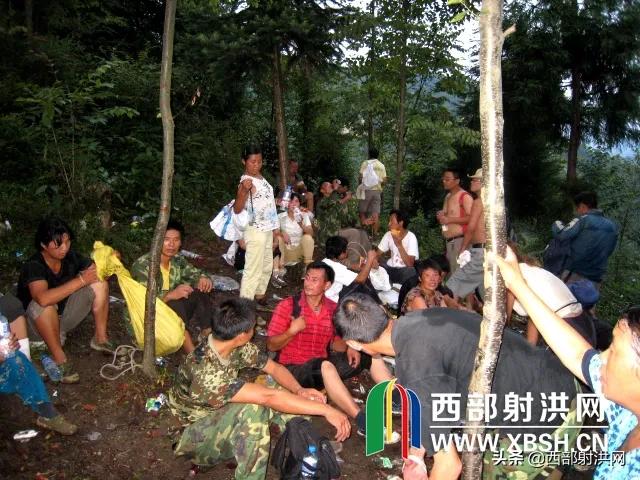 2008年汶川地震记者现场报道,2008年汶川地震伤感视频