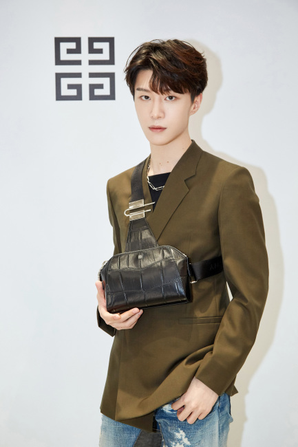 givenchy纪梵希范丞丞,givenchy代言人虞书欣