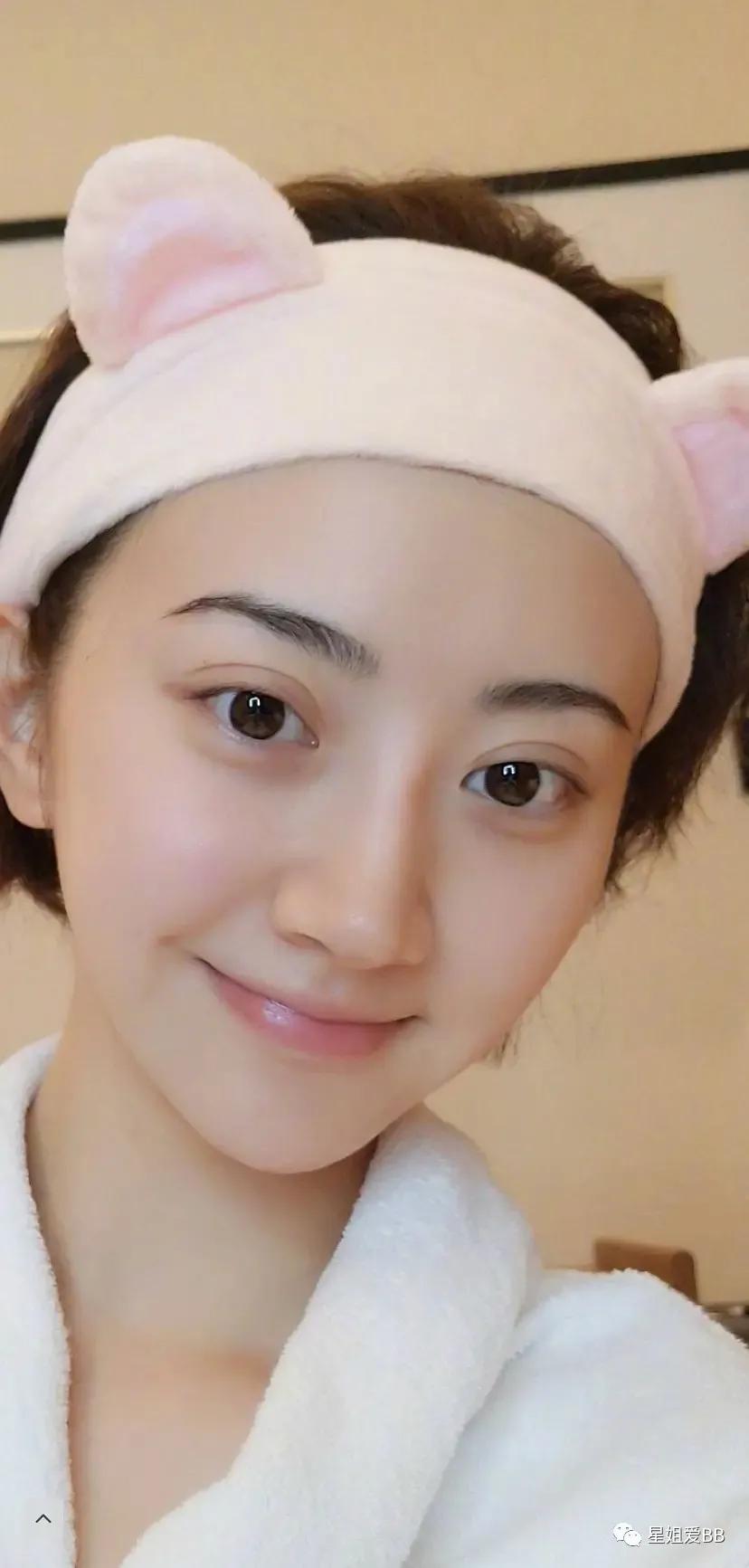 网上关于她整容的传闻屡见不鲜,自曝八年整容史