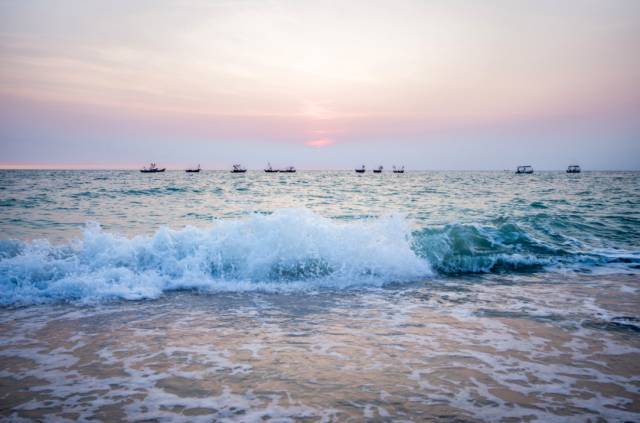 景色不输东南亚,美食百元吃到撑,这座滨海小城冬季正好最迷人